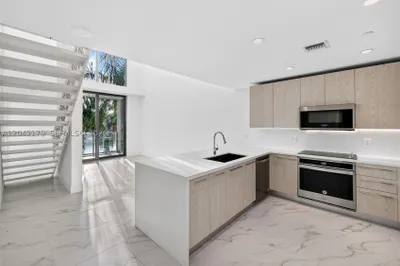 2000 Metropica Way #215 1