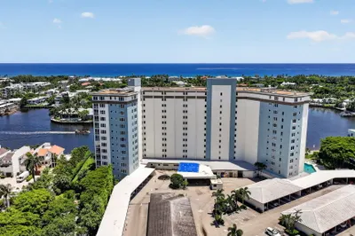 555 SE 6TH Avenue #4F 1