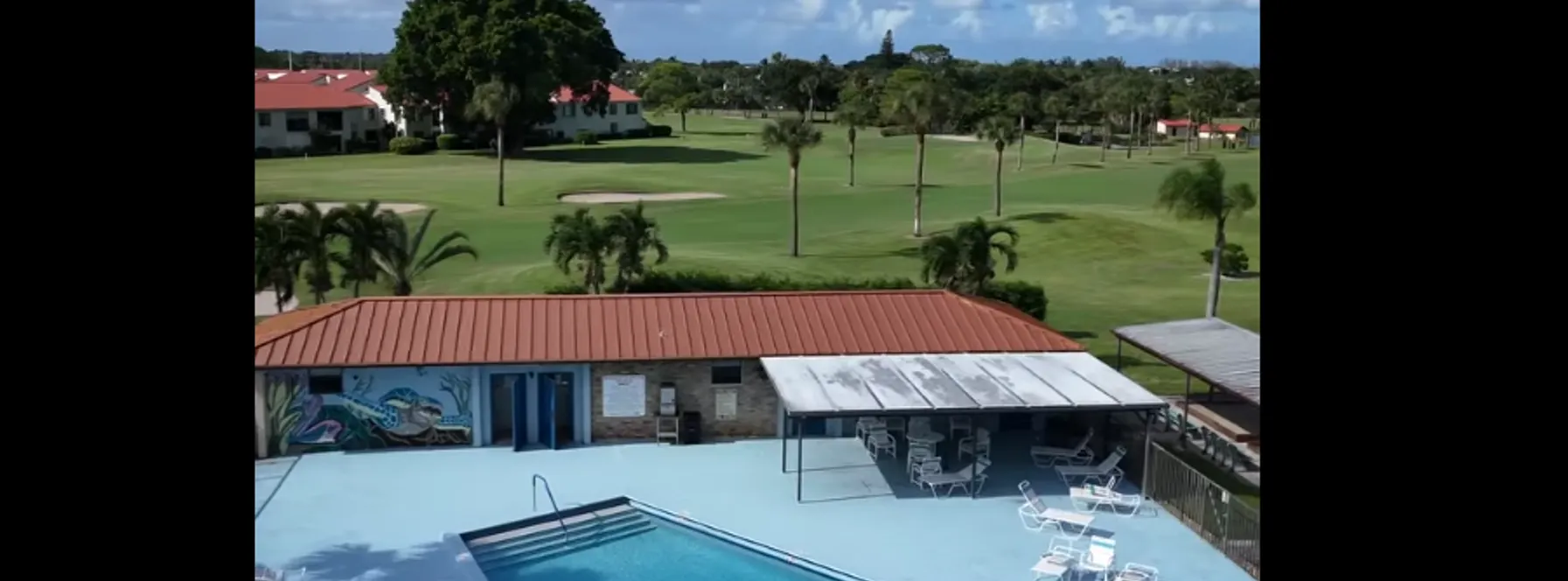 Bright second‑floor condo with golf course views!