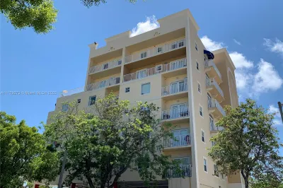 2900 NW 7th St 1