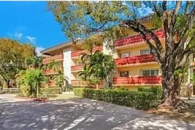 1205 Mariposa Ave #304 1