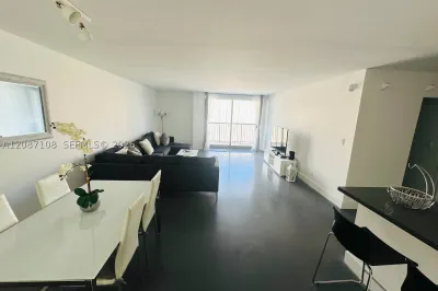 1800 Collins Ave #6B 1