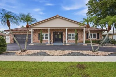 16530 Lake Tree Dr #16530 1