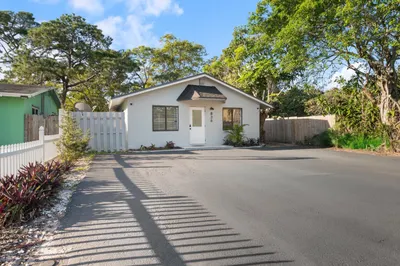 836 SW 13th Court 1