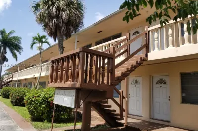 280 SW 11th Ave #18 1