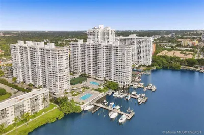 18081 Biscayne Blvd #1904 1