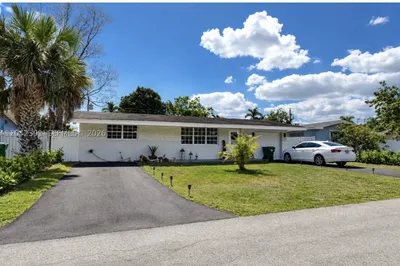 8130 NW 12th St 1