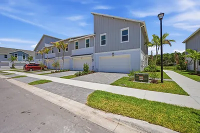 4332 Brookgreen Square 1