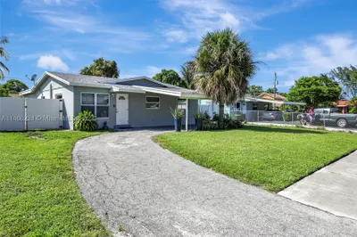 709 NW 1st Way 1