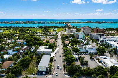 220 Lucerne Avenue #4 1