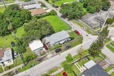 2406 NW 67th St 1