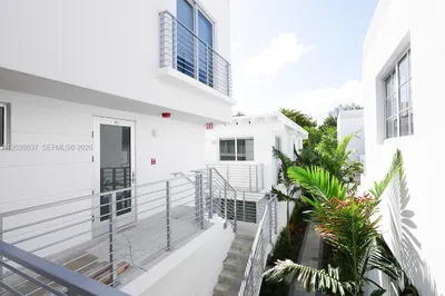 643 Jefferson Ave #9 1