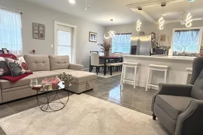 233 Seville J Boulevard 1
