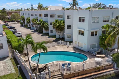 1185 Marseille Drive #202 1