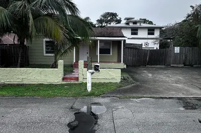 130 NE 4th Avenue 1