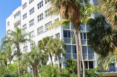 590 Ocean Dr #8B 1