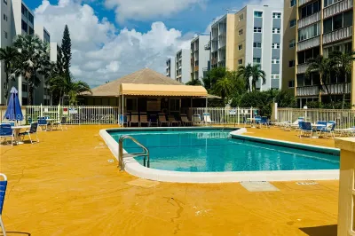 420 NE 12th Ave #502 1