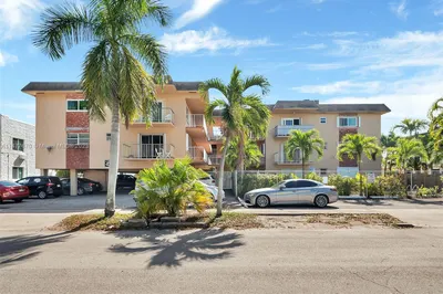 1840 Dewey St #203 1