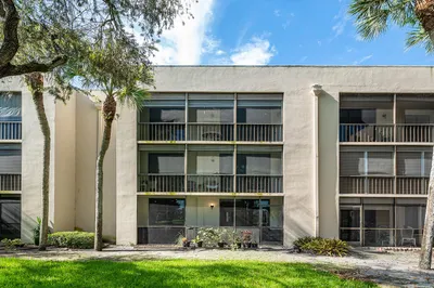 5190 LAS VERDES Circle #105 1