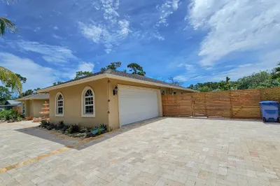 1136 Palmetto Road 1