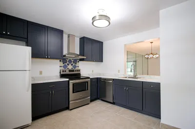 105 Lakeview Drive E 1