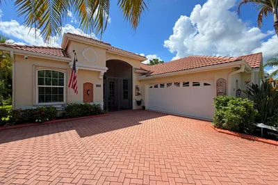 728 SW Lake Charles Circle 1