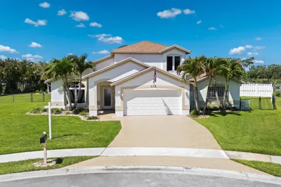 Large home located on a Cul-De-Sac!