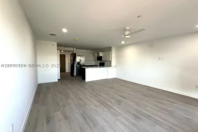 20 NE 19th Ave #213 1