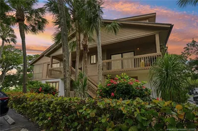 250 NE Edgewater Drive 1
