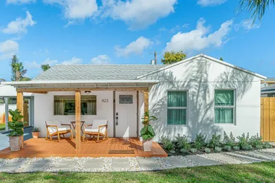 423 W Ocean Avenue 1
