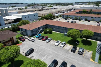 4050 NW 135th St #15-11 1