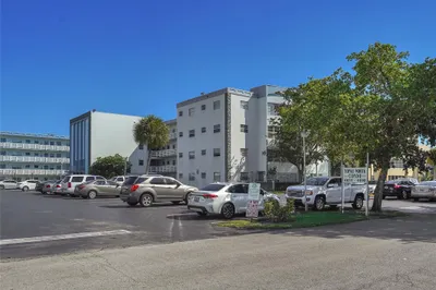 4050 NW 42th Avenue #319 1