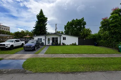 9900 SW 87th St 1