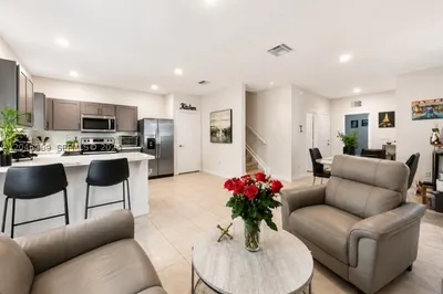1707 SE 9th Ter 1