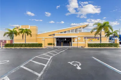3135 W Broward Blvd 1
