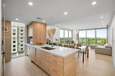 16385 Biscayne Blvd #1601+2 Parkings 1