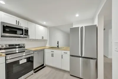 9175 SW 77th Ave #302 1