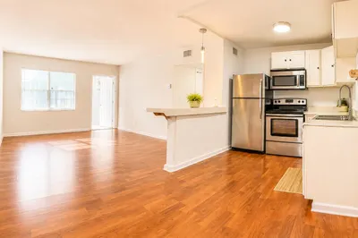 5112 Hollywood Boulevard #3 1