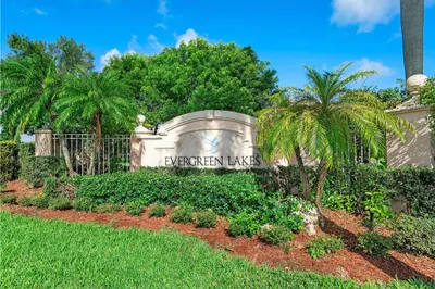 5055 WILES Road #207 1