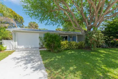 338 SW Winnachee Drive 1