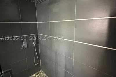 5900 Collins Ave #1606 1