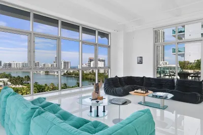 201 Aqua Ave #801 1