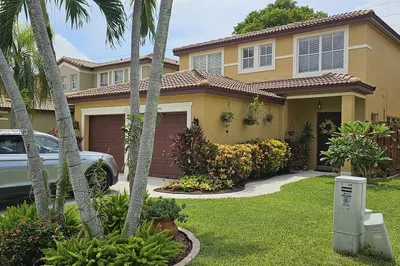 89 NW 44th Ter 1