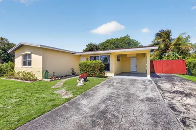 144 NW 9th Avenue 1