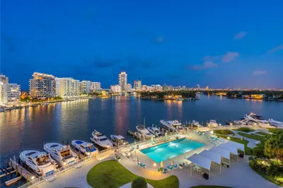 900 Bay Dr #702/704 1