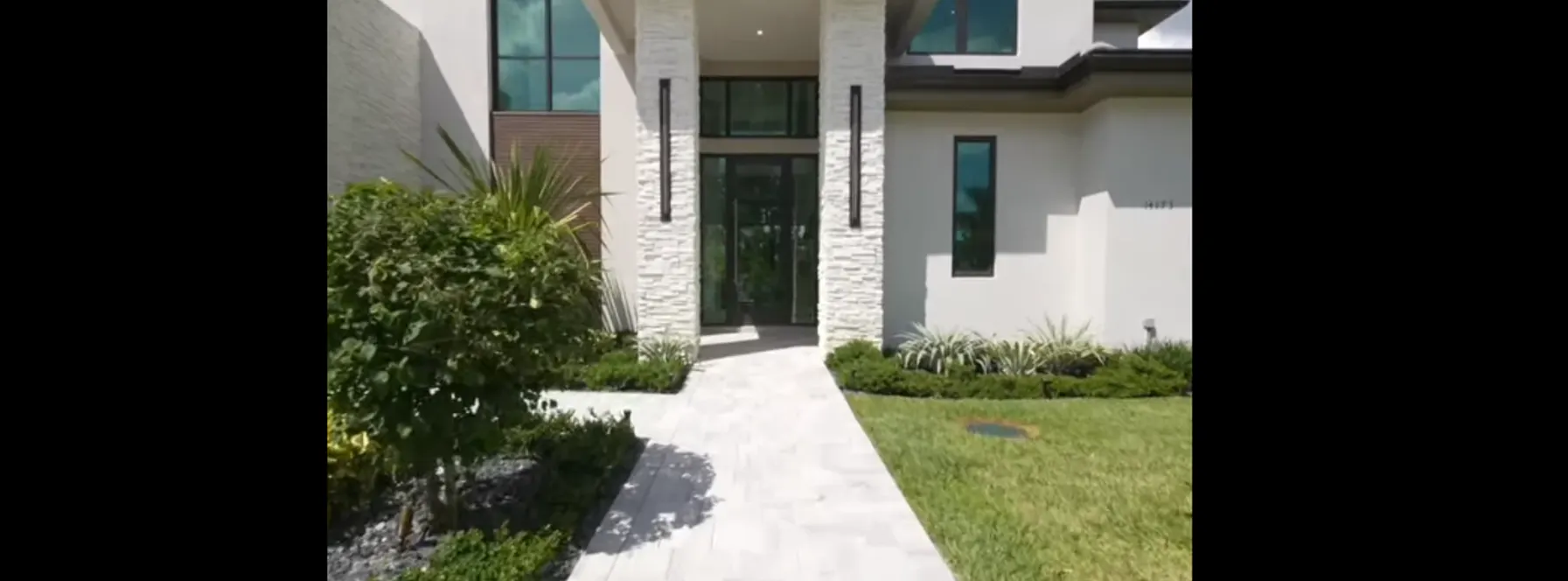 Stunning Waterfront Haven in Paradise Port