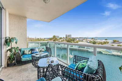 2650 Lake Shore Drive #401 1