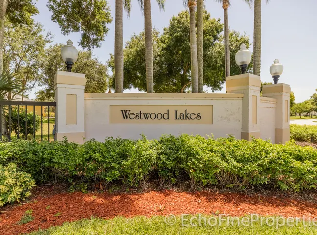 Just Sold in Westwood Lakes!