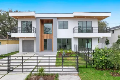 705 SW 8th Ter 1