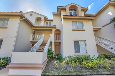 20202 Glenmoor Dr #20202